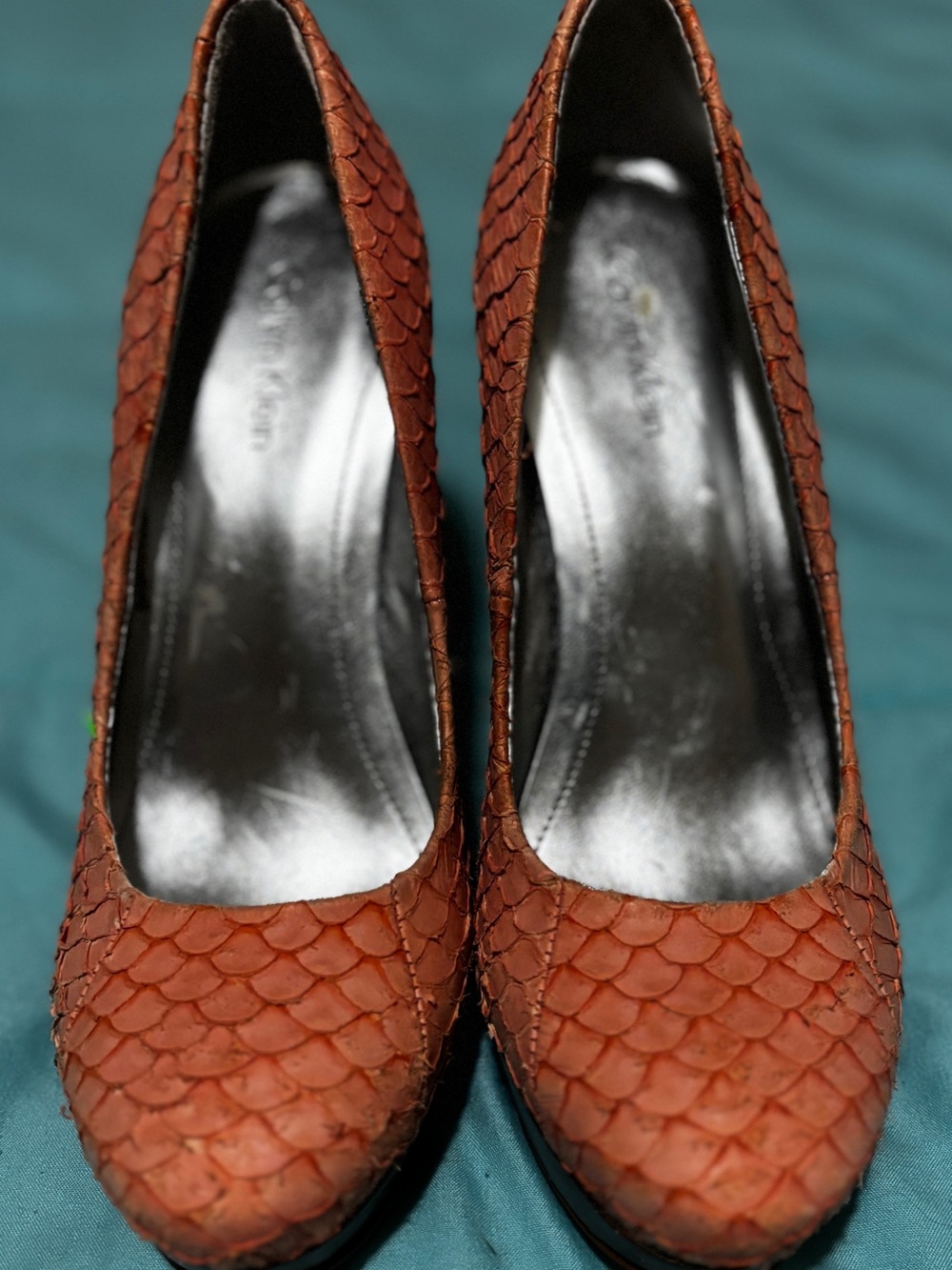 Calvin Klein Kendall salmon Fishscale Textured Platform Pumps Heels 5.5M Mint